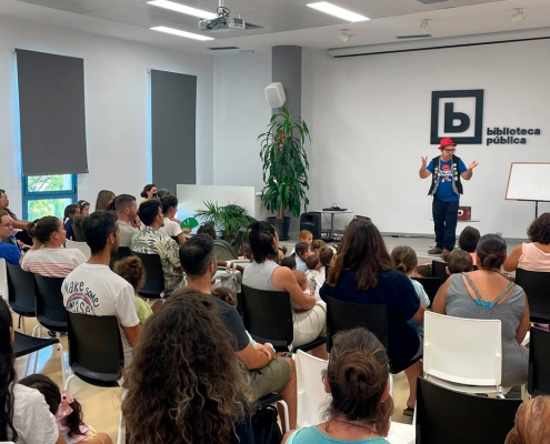 BRILLANTE CLAUSURA DE LA TEMPORADA DE 'UN CUENTO ALH MES' EN LA BIBLIOTECA PÚBLICA MUNICIPAL