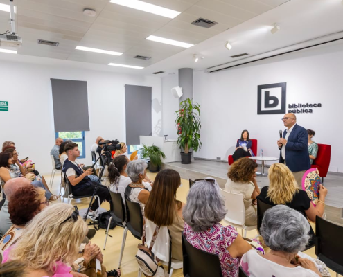 Los clubes de lectura cierran el curso con una visita de la escritora Claudia Piñeiro