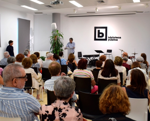 ‘Tecleando el misterio’ vuelve a brillar con el poeta Juan Antonio Bernier y la música de Miguel Núñez Trío