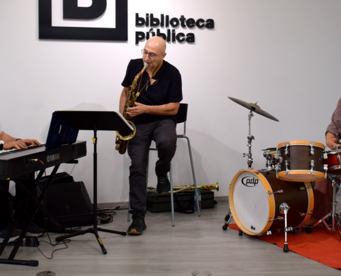 ‘Tecleando el misterio’ vuelve a brillar con el poeta Juan Antonio Bernier y la música de Miguel Núñez Trío